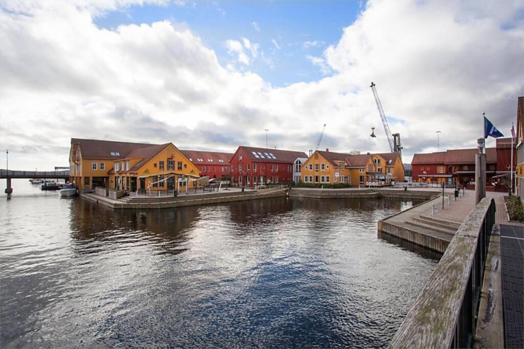 Kongensgate, Koselig Liten Leilighet, 5 Min Unna Sentrum Kristiansand Exterior foto